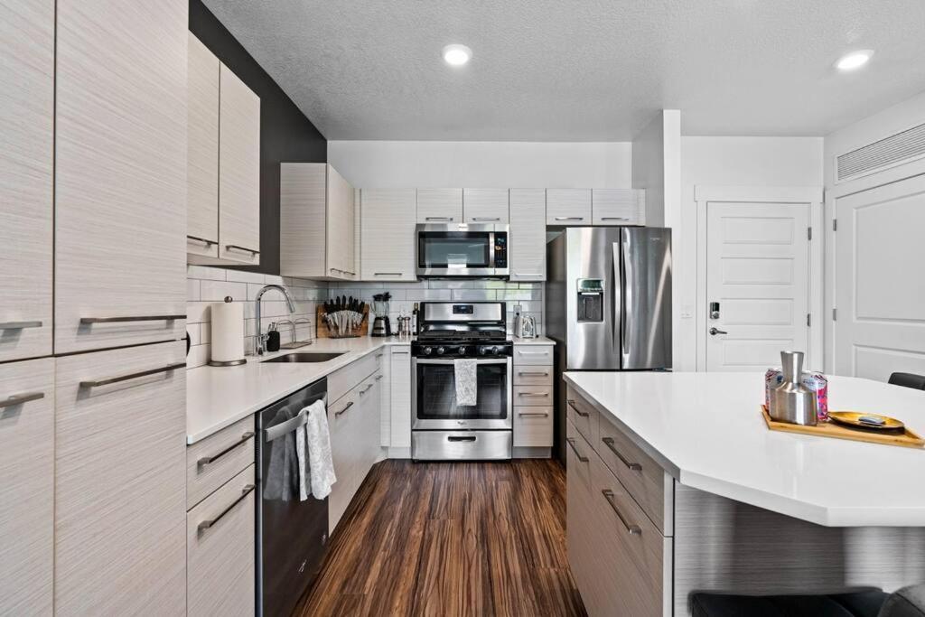 Apartment Beautiful, Opulent 1bd1ba- Amenities! Salt Lake City
