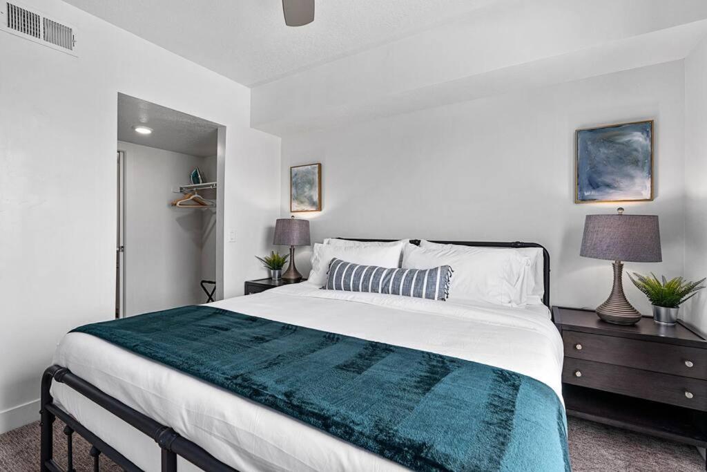Beautiful, Opulent 1bd1ba- Amenities! Salt Lake City