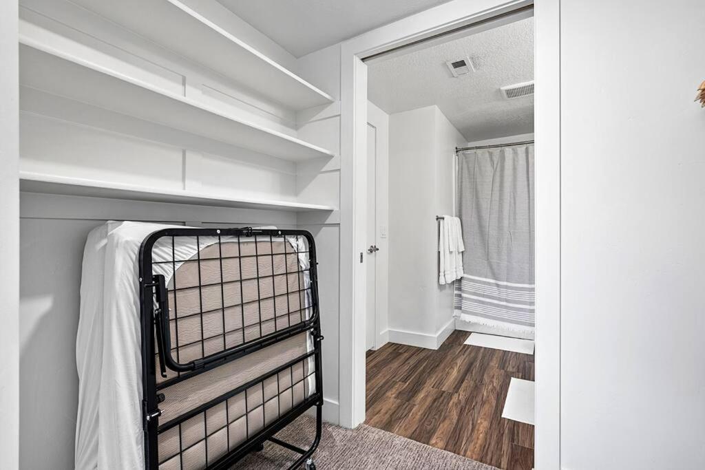 Beautiful, Opulent 1bd1ba- Amenities! *