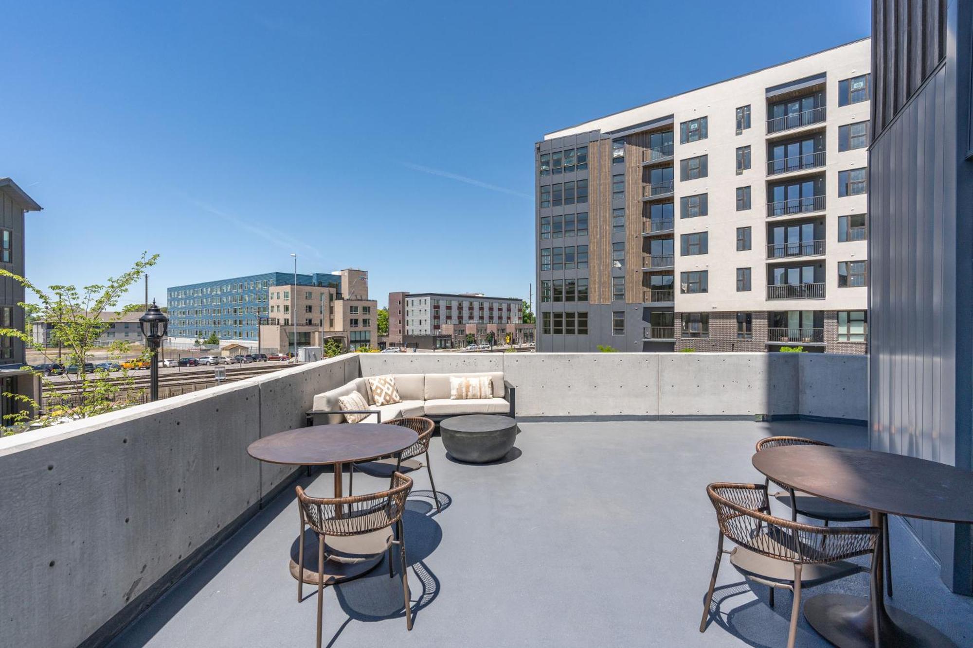 Downtown Lux Townhouse 3bd 3ba