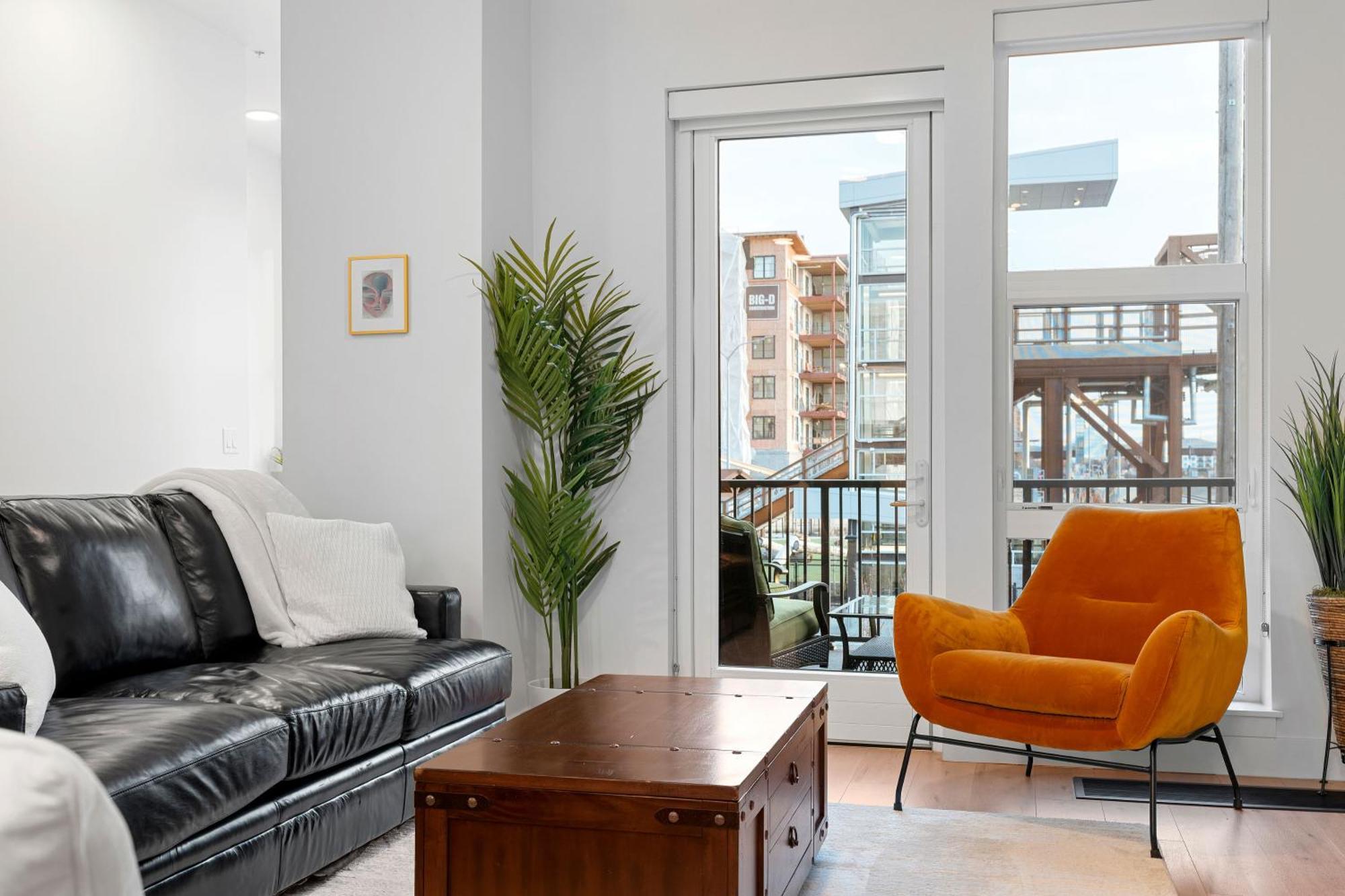 Downtown Lux Townhouse 3bd 3ba *