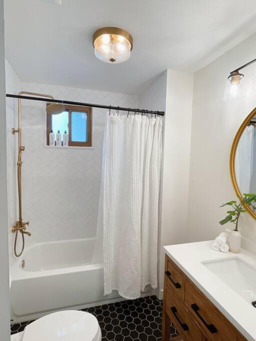 Holiday home 4 Bedroom Charming Near Liberty Park And Sugarhouse *