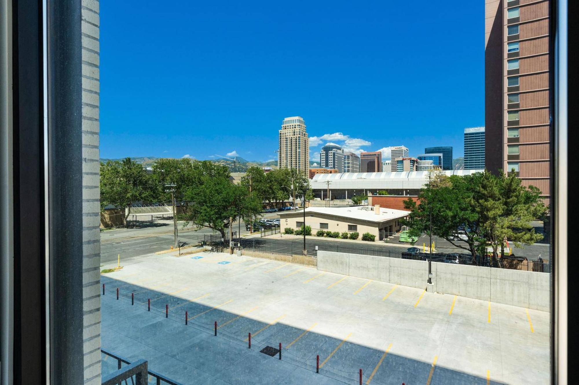 Amenities Pool Htub Gym Pking Downtown Views Apartment Salt Lake City
