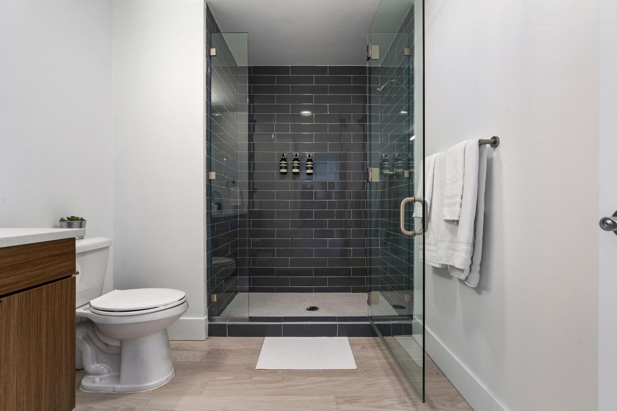 Amenities Pool Htub Gym Pking Downtown Views * Salt Lake City