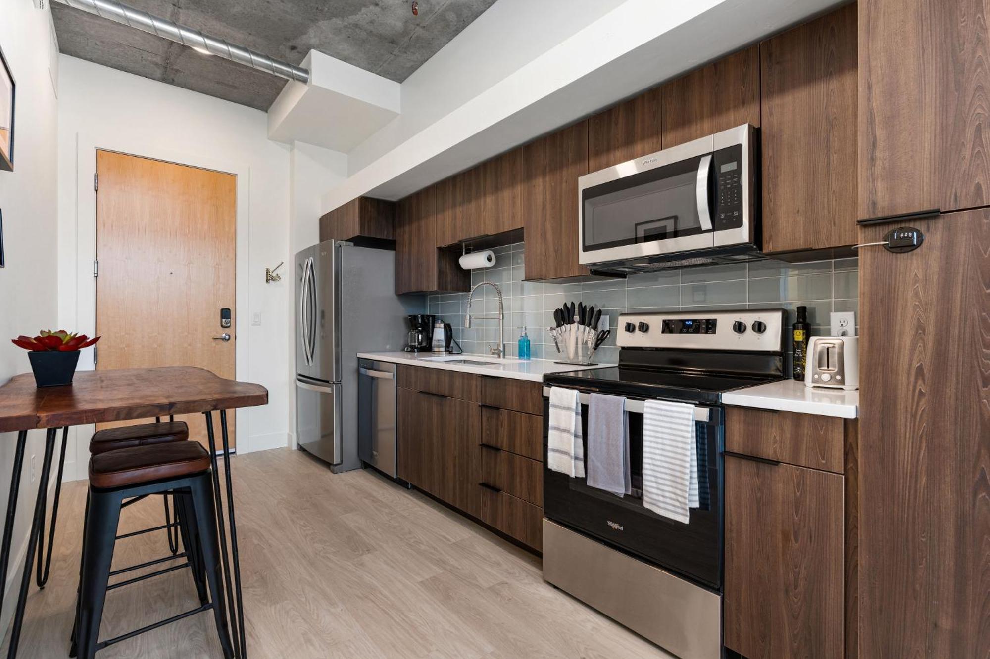Downtown Slc Luxury 1bd 1ba - Pool Hottub 24hrgym