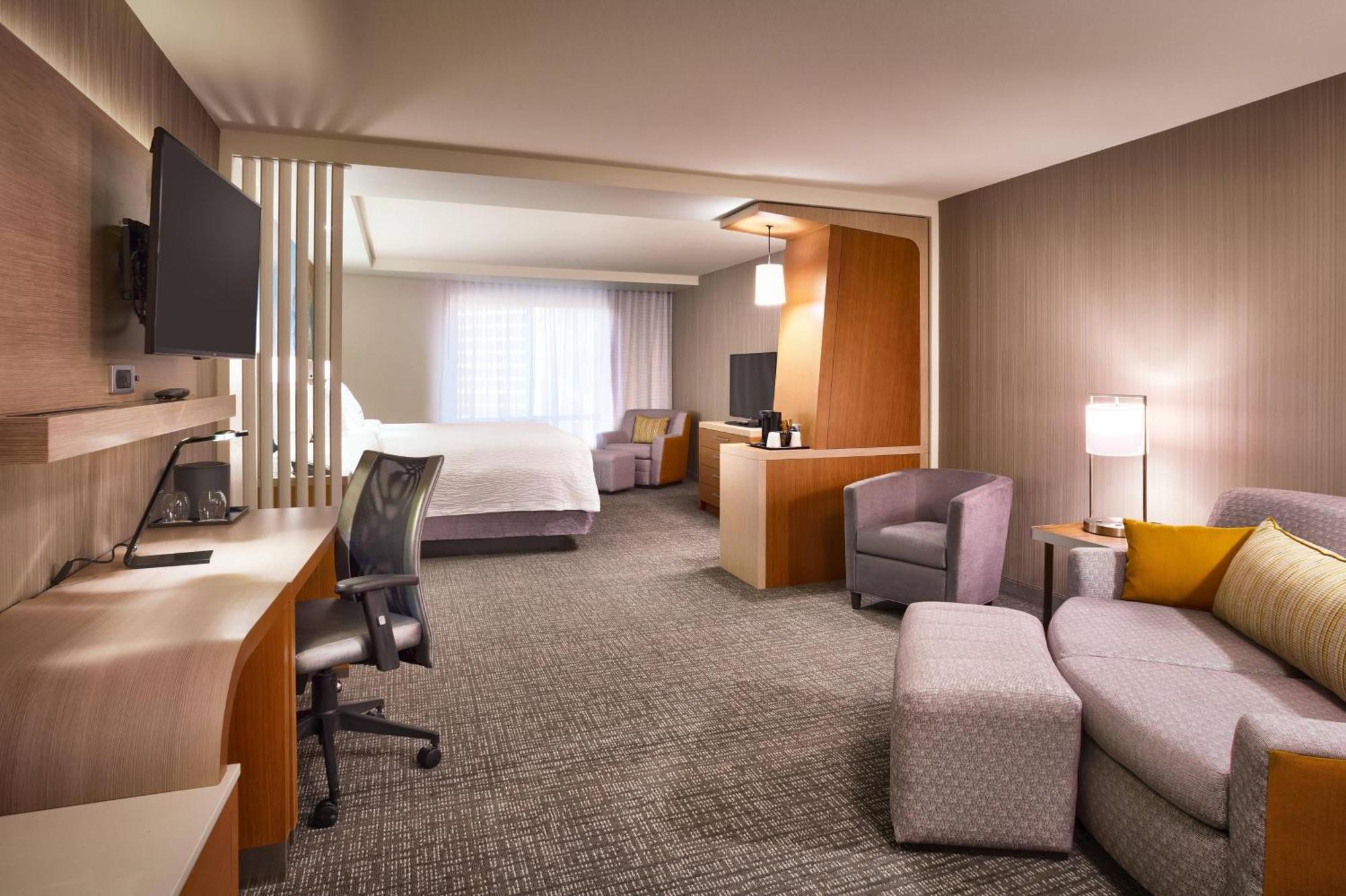 Courtyard By Marriott Salt Downtown Hotel
