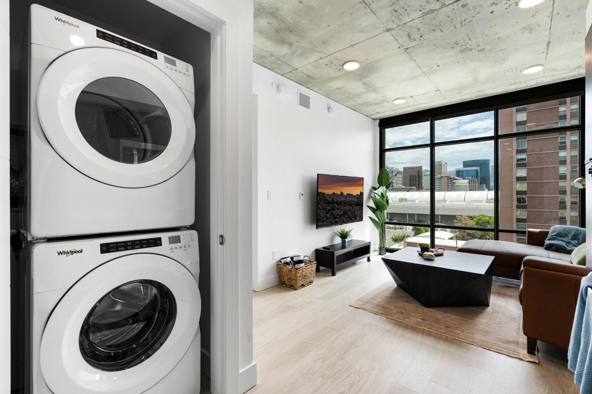Exceptional 1bd Ba-poolhottubgymparking- Downtown! Salt Lake City