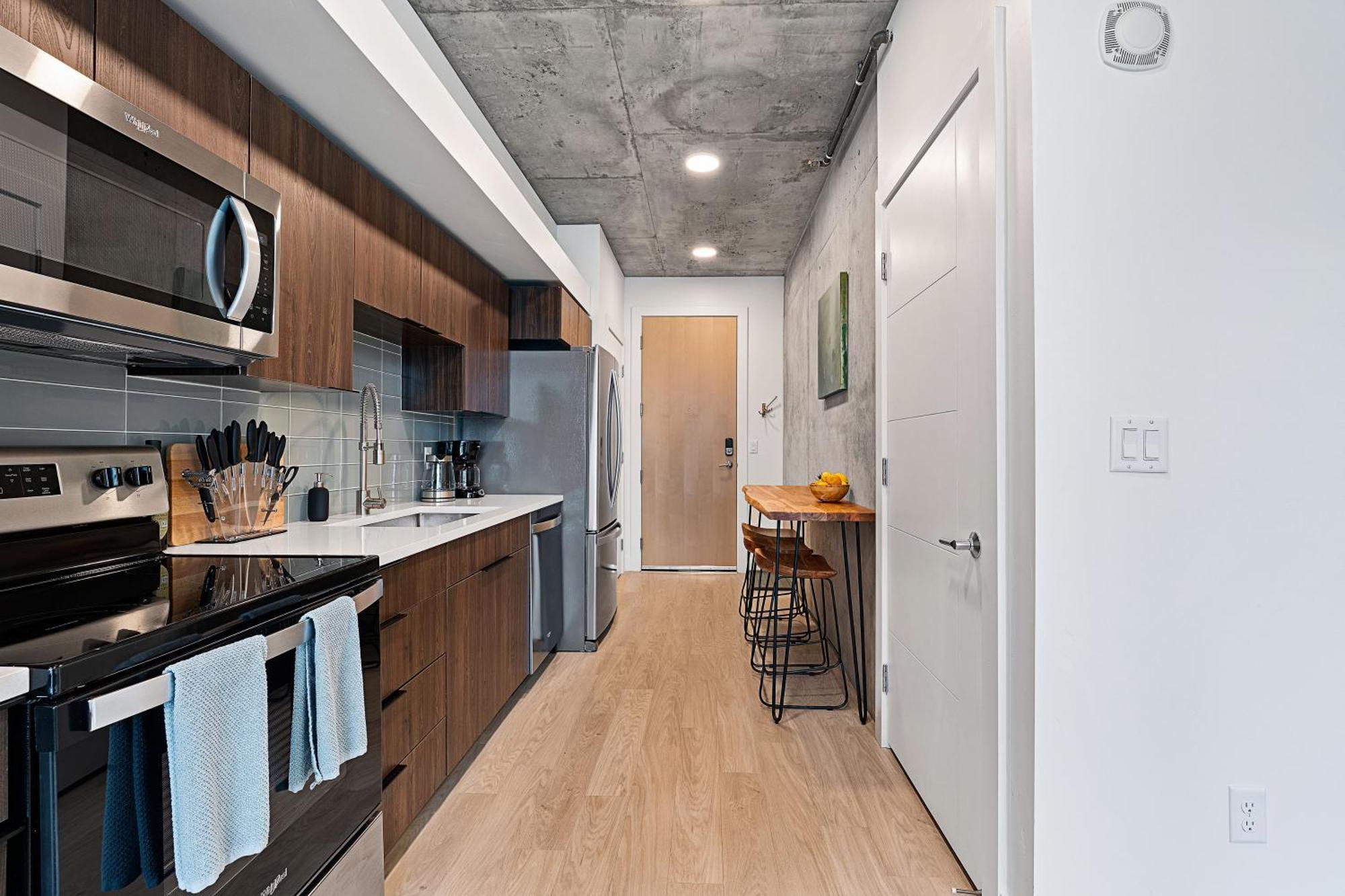 Exceptional 1bd Ba-poolhottubgymparking- Downtown! Salt Lake City