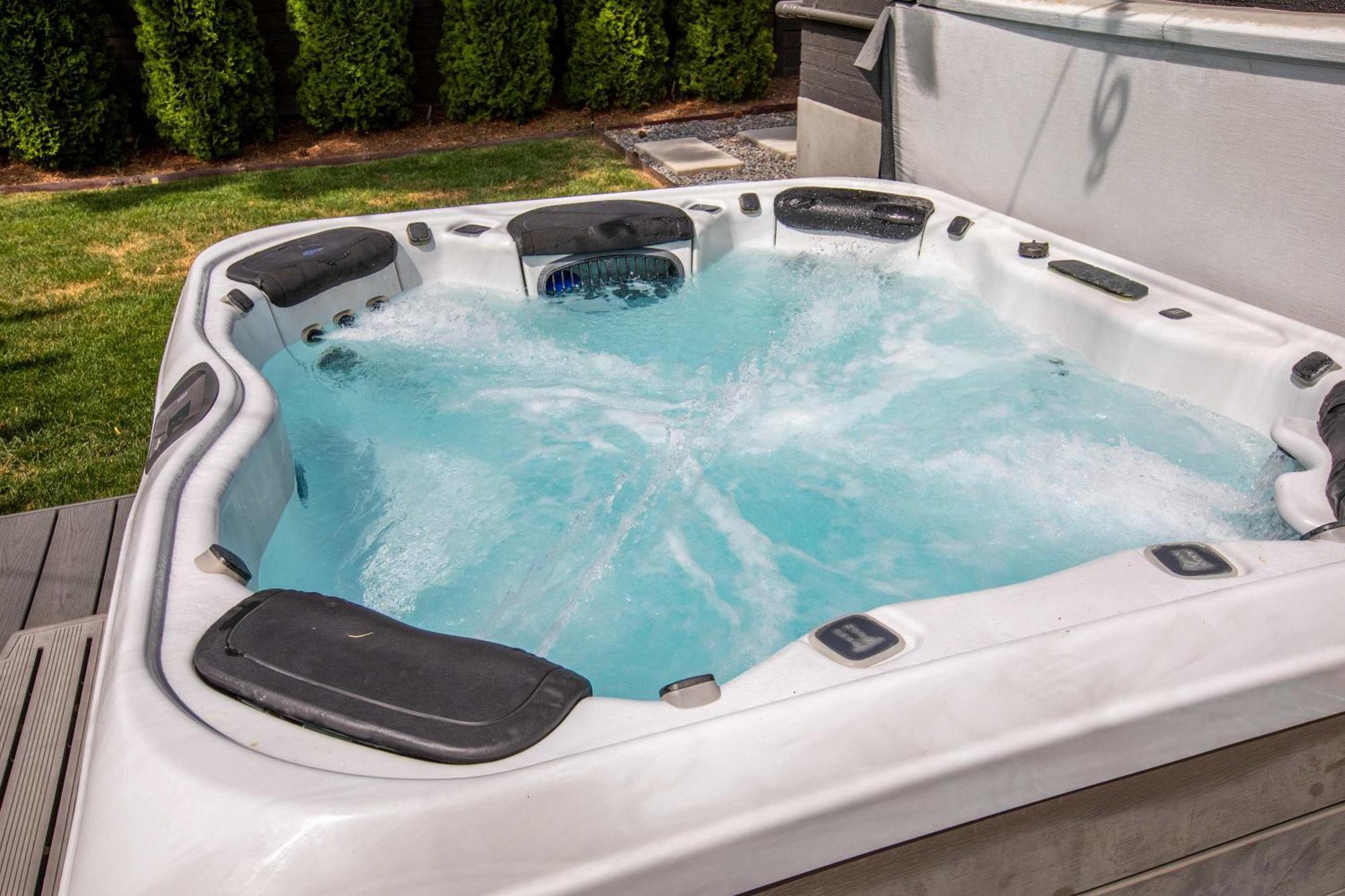 Prime Location With Hot Tub L Midtown *