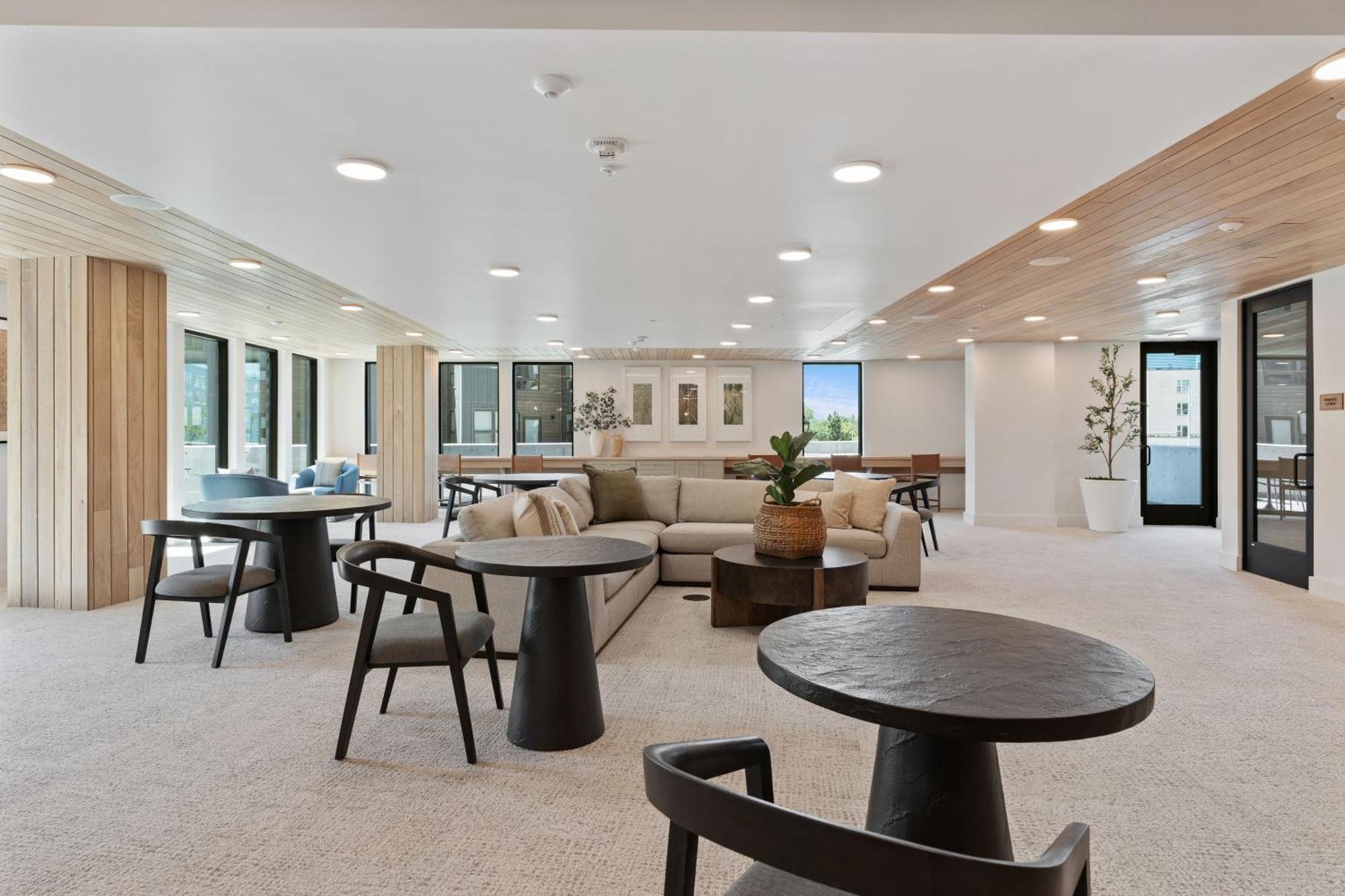 Designer 1br With Pool And Htub Apartment Salt Lake City