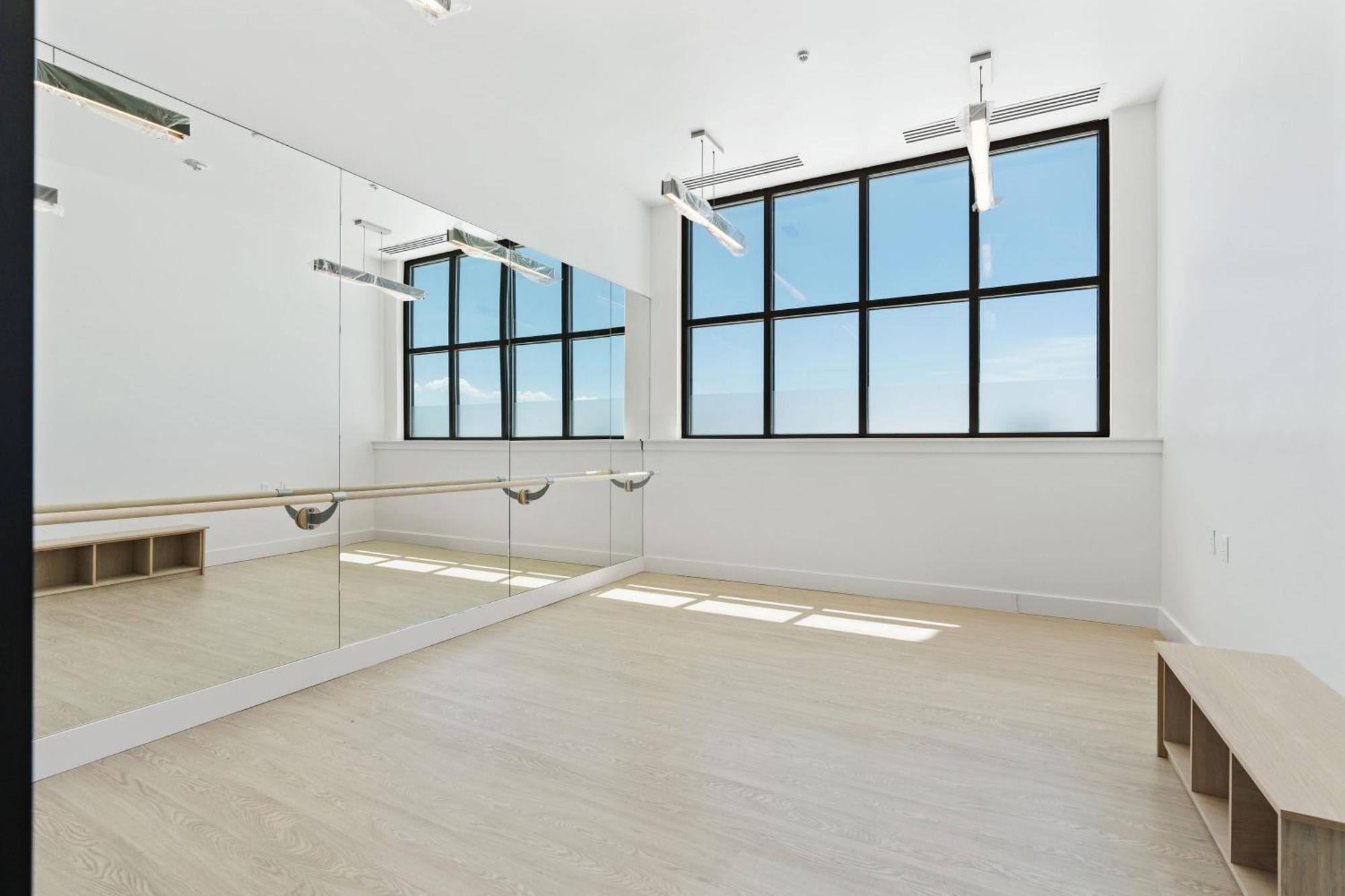 Apartment Designer 1br With Pool And Htub