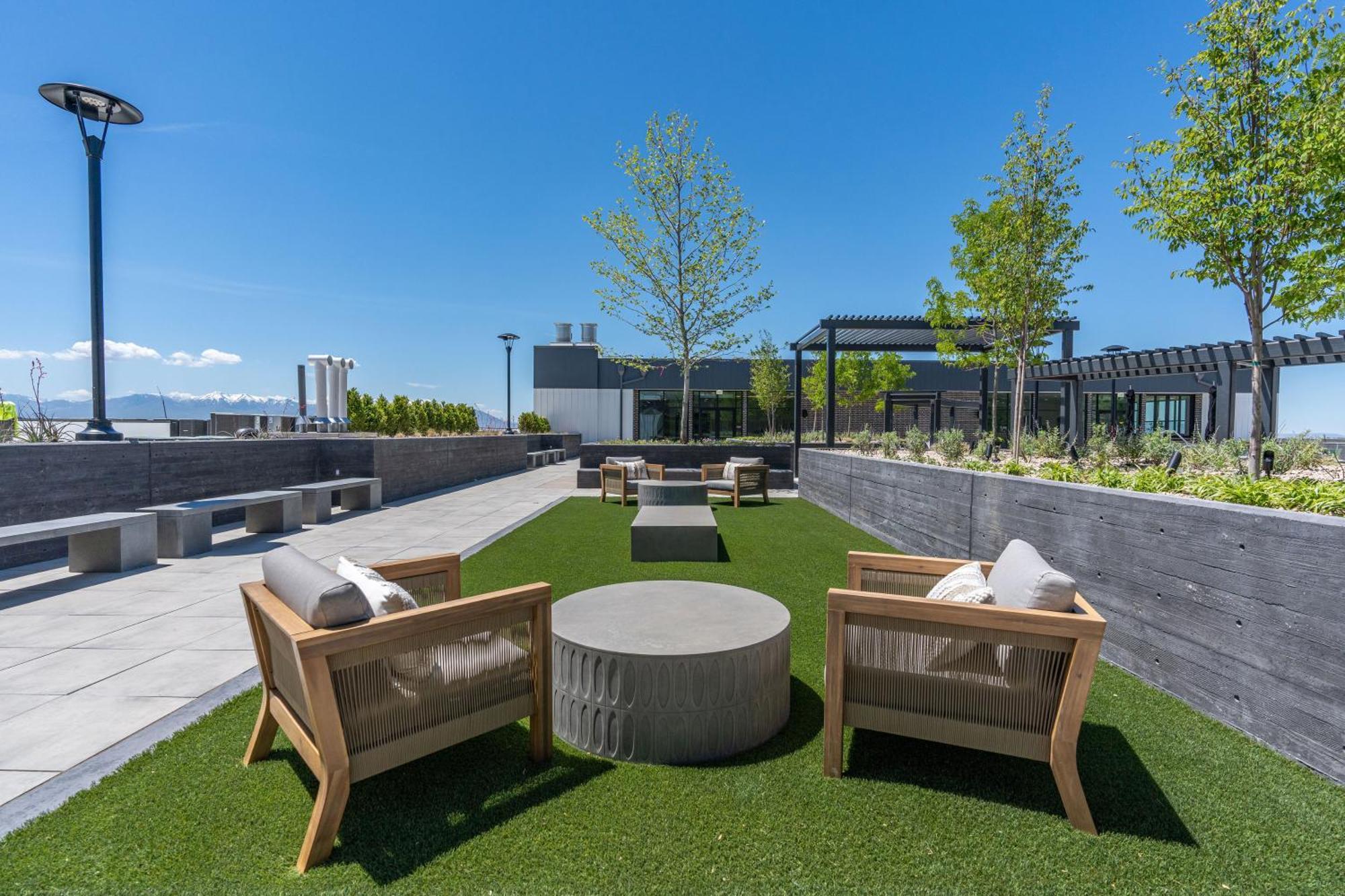 Designer 1br With Pool And Htub *