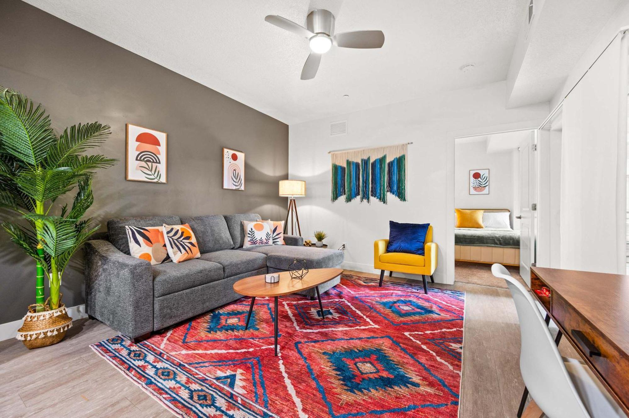 Scenic Slc W Pool & Gym Apartment *