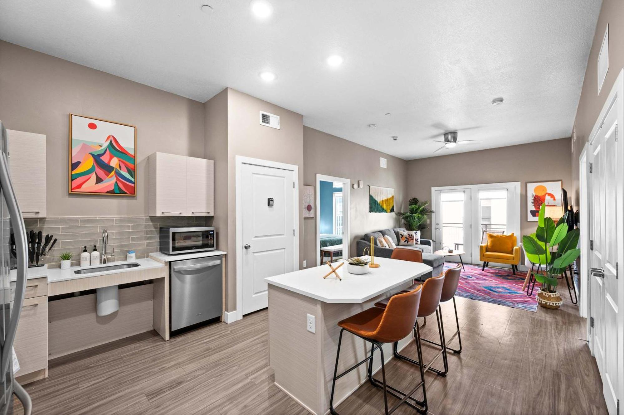 Luxury High-rise Living In Slc Apartment