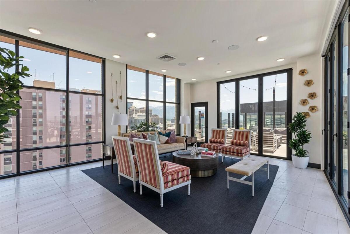 Center - 10th Floor - Rooftop Pool - Hot Tub Apartamento Salt Lake City