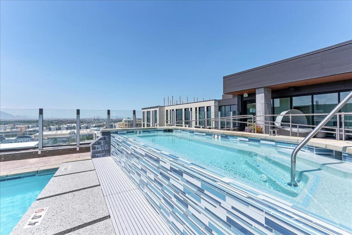Center - 10th Floor - Rooftop Pool - Hot Tub Apartamento