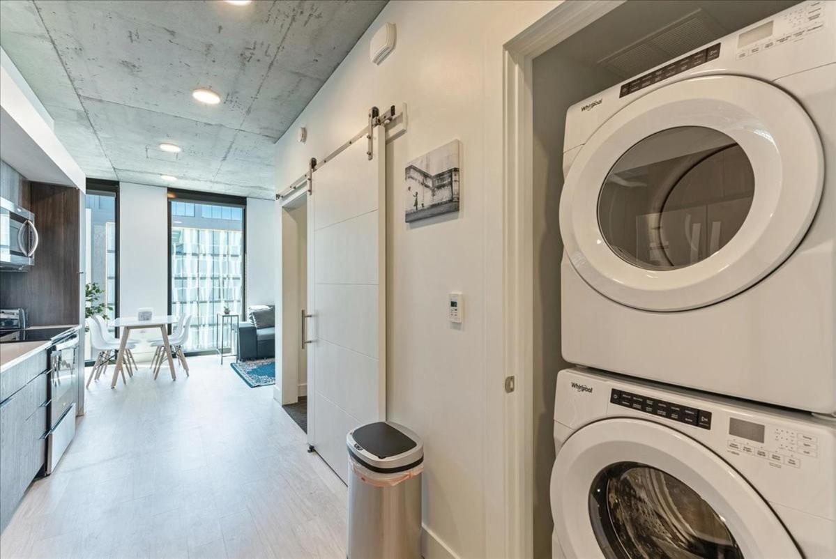 Apartment Downtown Lux Bldg - Rooftop Pool-hottub - King Bed *