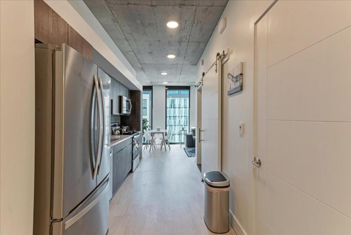 Apartment Downtown Lux Bldg - Rooftop Pool-hottub - King Bed *
