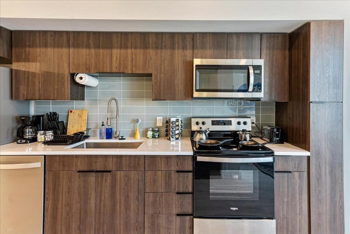 Downtown Lux Bldg - Rooftop Pool-hottub - King Bed Apartment Salt Lake City