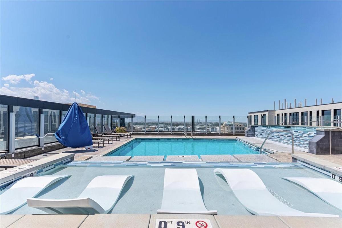 Downtown Lux Bldg - Rooftop Pool-hottub - King Bed Salt Lake City
