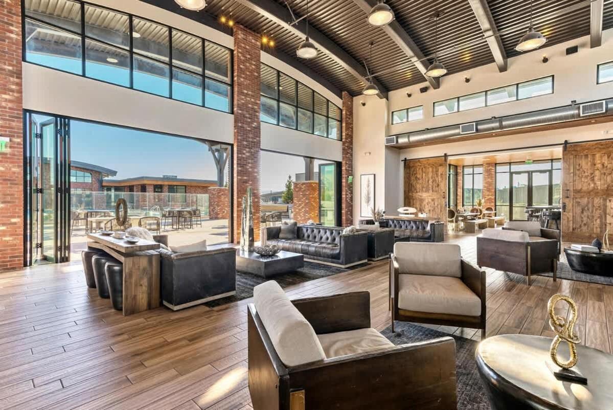 Apartment Delta And Salt Palace King Bed Golf Simulator Gym Salt Lake City