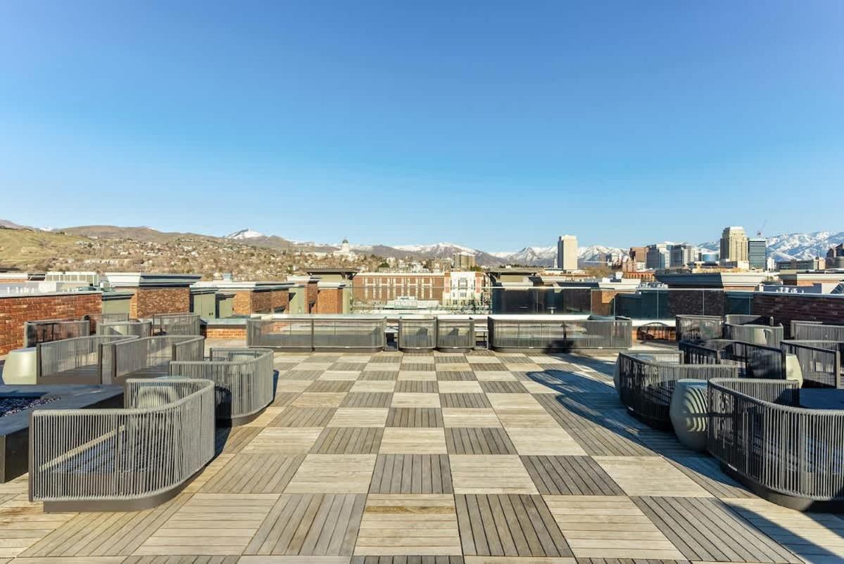 Apartment Salt Palace Delta Gym King Bed Golf Simulator Salt Lake City