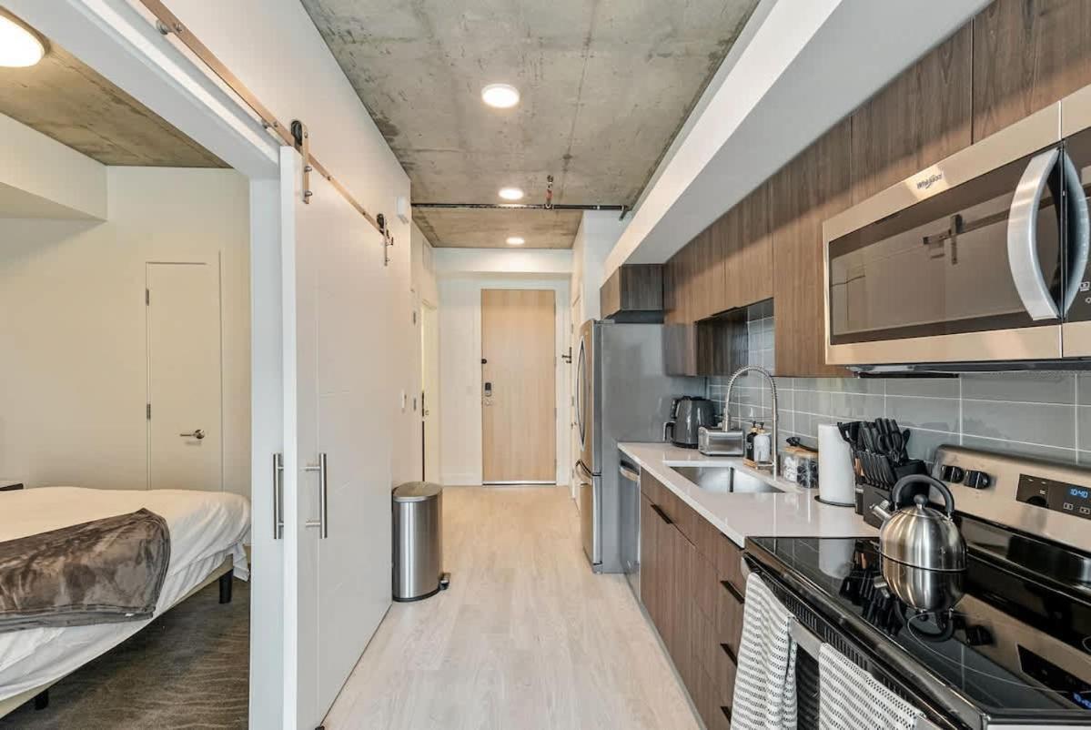 Rooftop Pool Hot Tub Gym Parking King Bed * Salt Lake City
