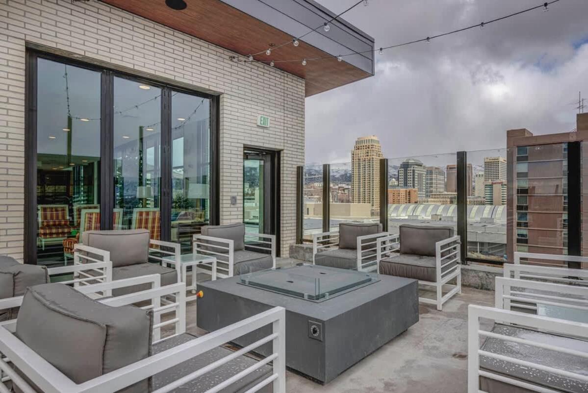 Dt Slc Rooftop Pool Hot Tub King Bed Parking