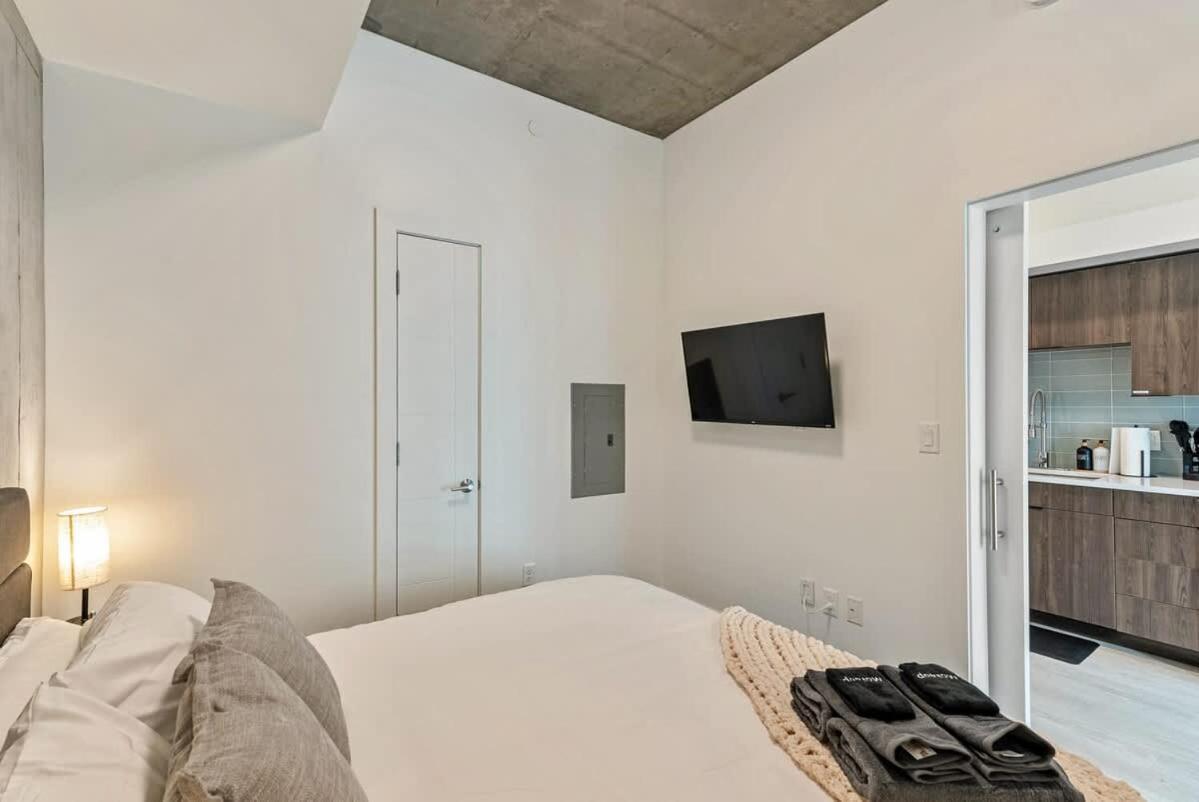 Rooftop Pool Hot Tub Gym King Bed Parking Apartment Salt Lake City