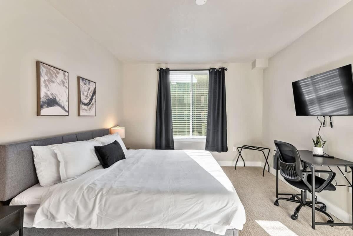 Delta & Salt Palace -gym -king Bed -golf Simulator Apartment
