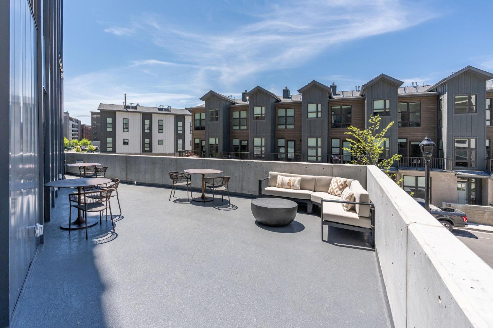 Apartment Floor - Views And Amenities Salt Lake City