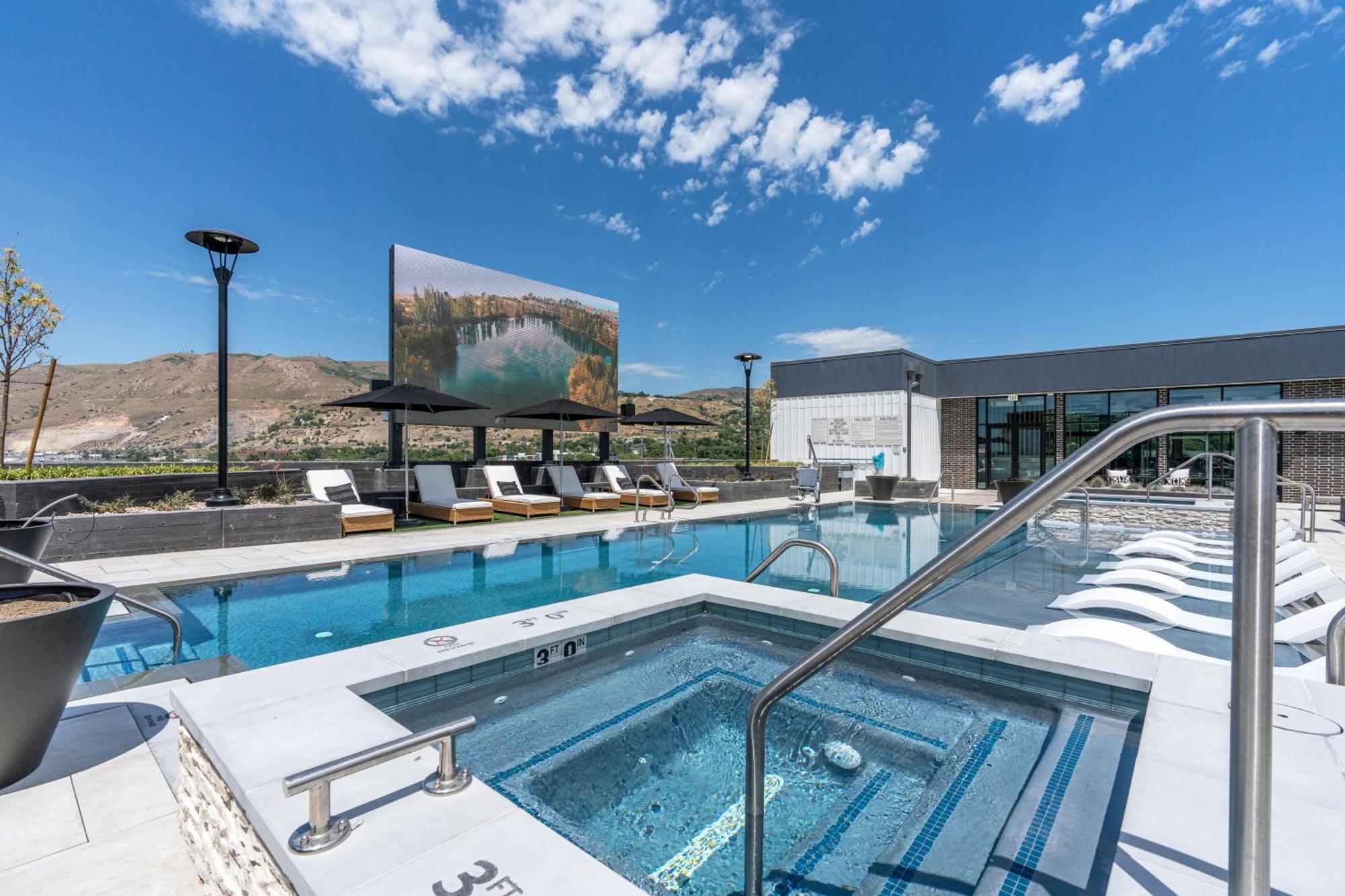 Apartment Floor - Views And Amenities *