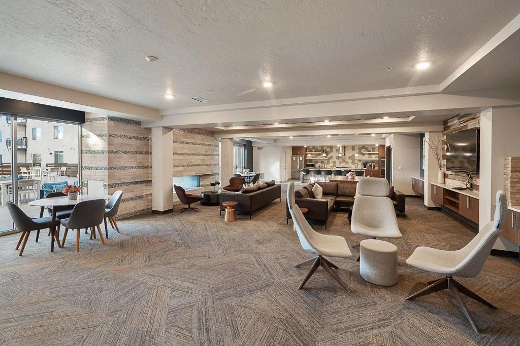 Apartment Convention Ctr - Stylish 2bd,2ba With Pool,gym And Hot Tub