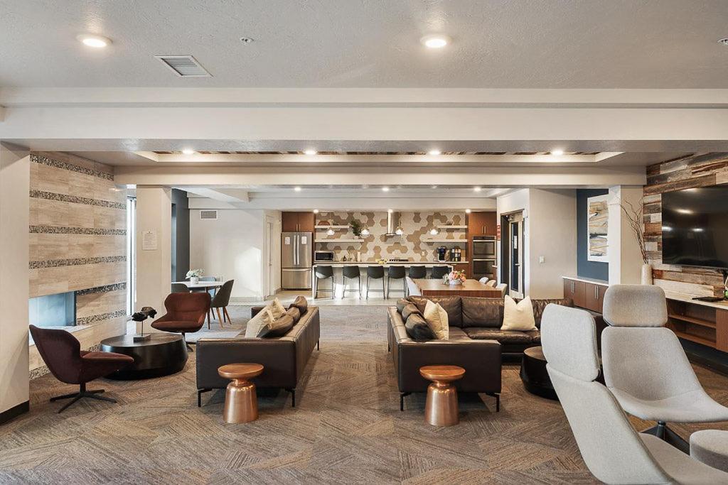 Convention Ctr - Stylish 2bd,2ba With Pool,gym And Hot Tub