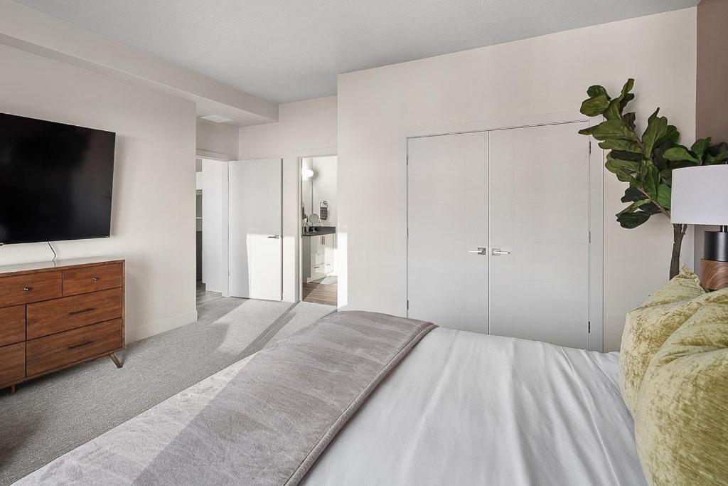 Convention Ctr - Stylish 2bd,2ba With Pool,gym And Hot Tub Apartment