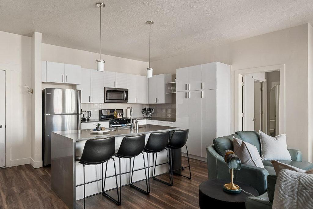 Convention Ctr - Stylish 2bd,2ba With Pool,gym And Hot Tub
