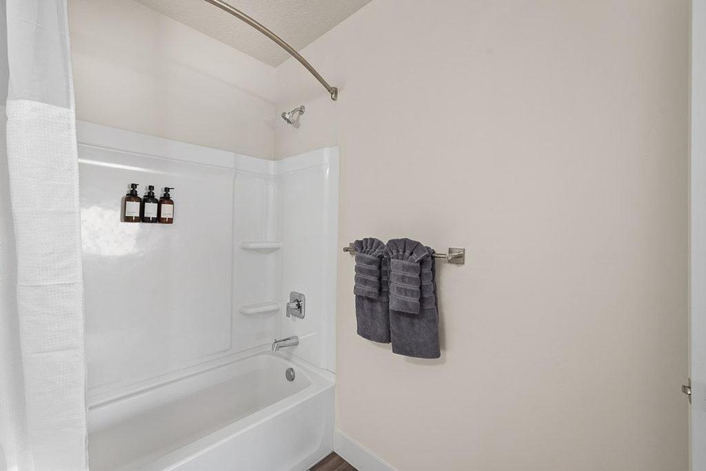 Convention Ctr - Stylish 2bd,2ba With Pool,gym And Hot Tub * Salt Lake City