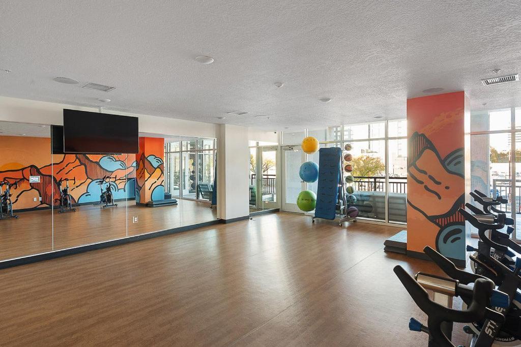 Capital Views 2br 2ba Pool,gym,convention Centre *