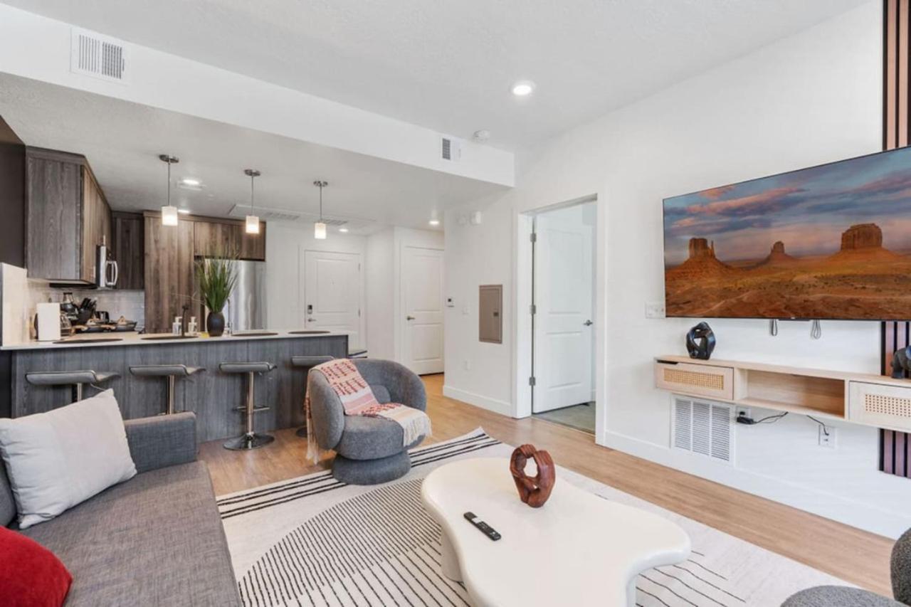 Cozy 1br W Parking, Near Temple Sq & Delta Ctr * Salt Lake City