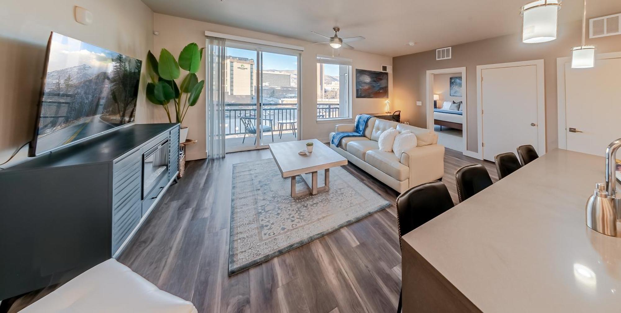 Expansive Views - 1bd 1ba Hot Tub, Pool, Convention Centre Apartment *