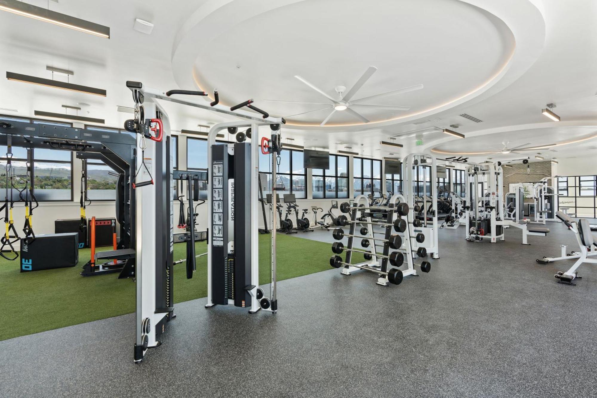 Floor Deluxe 1br Pool,gym,htub,bowling And