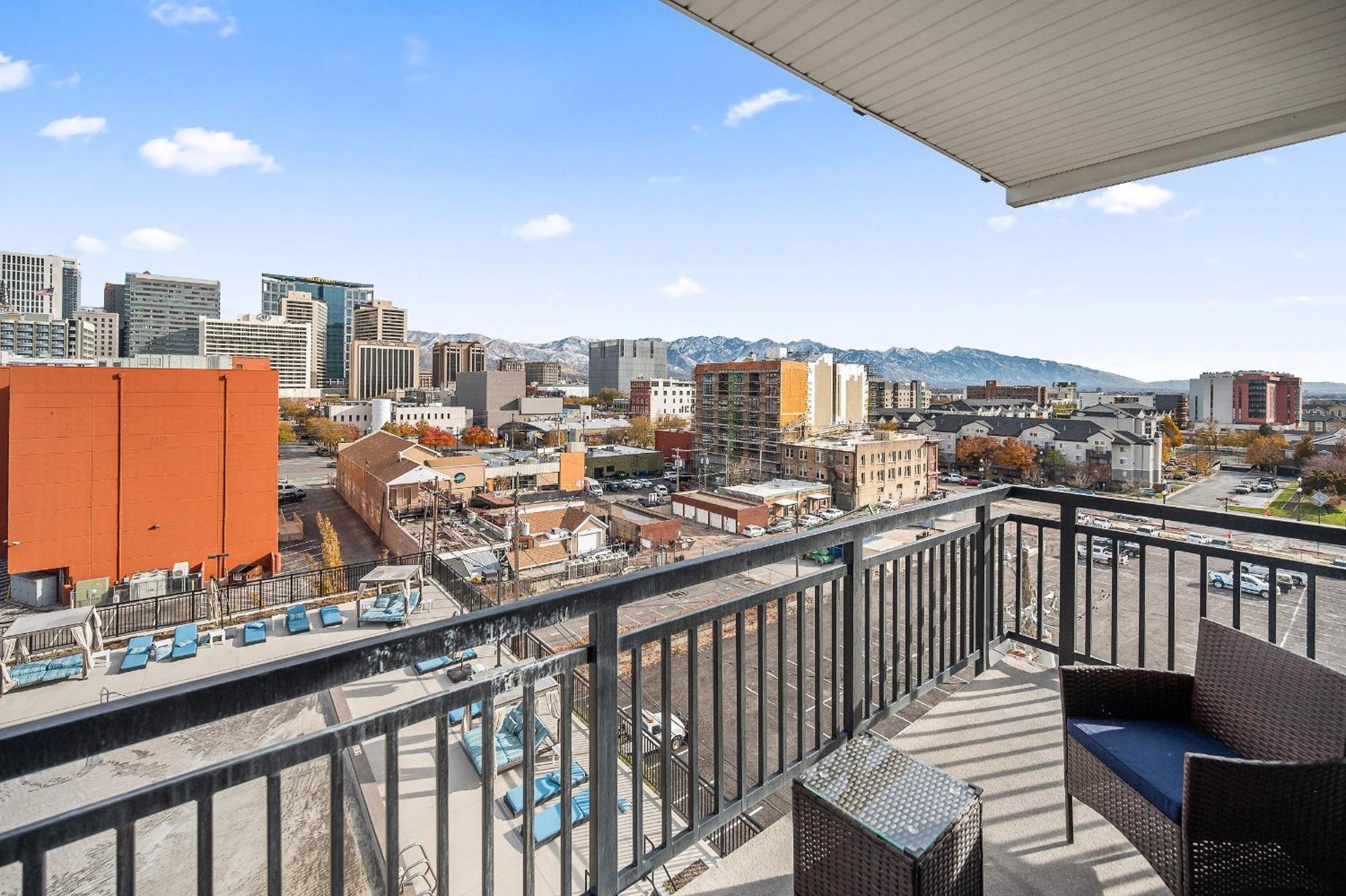 Stunning 1bd Pool, Htub, Gym Near Convention Centre