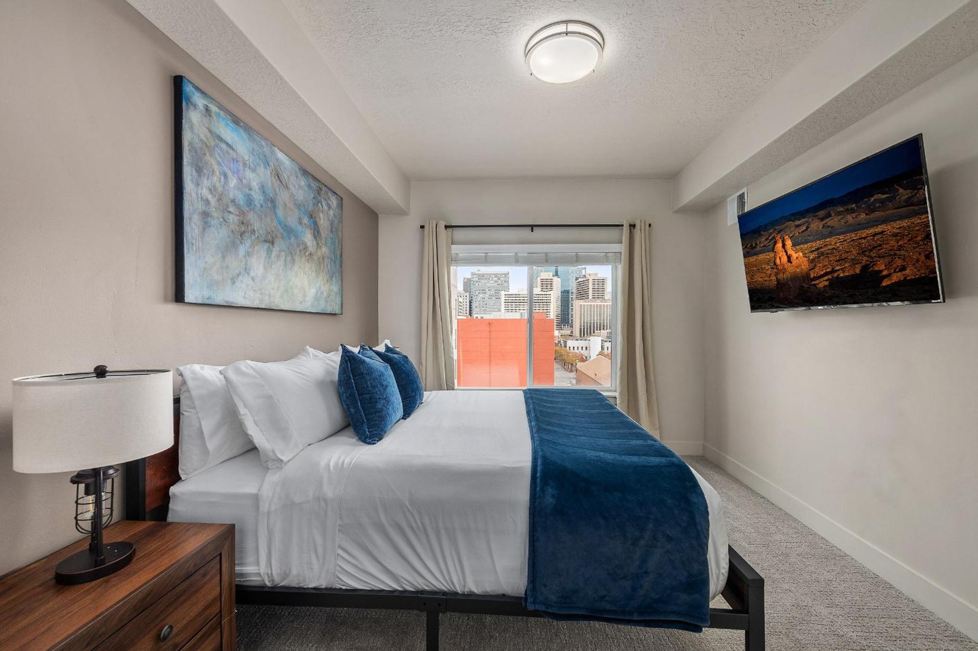 Apartment Stunning 1bd Pool, Htub, Gym Near Convention Centre