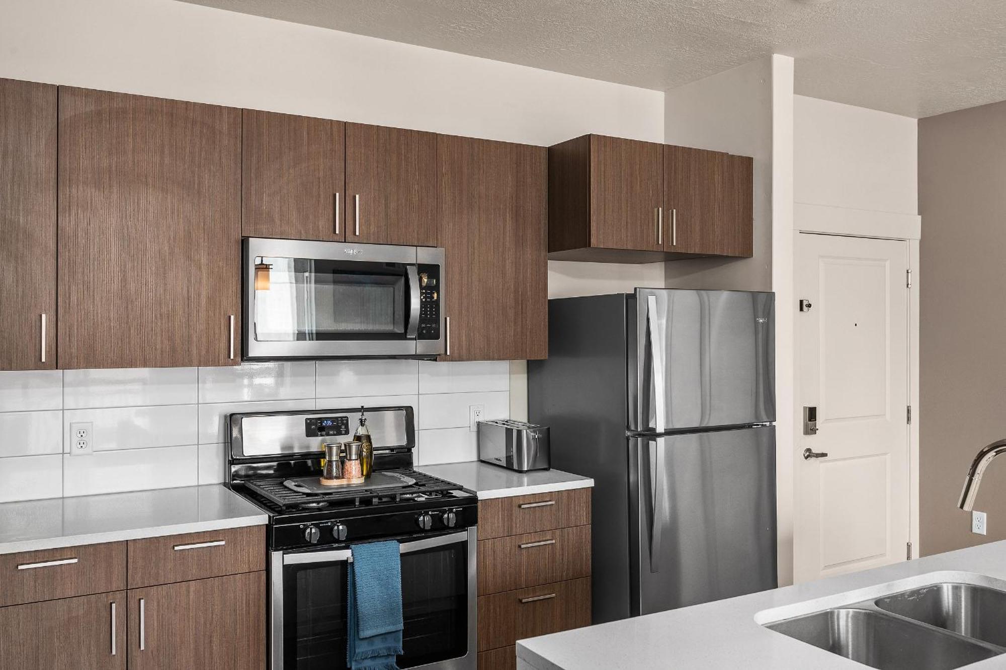 Apartment Stunning 1bd Pool, Htub, Gym Near Convention Centre *