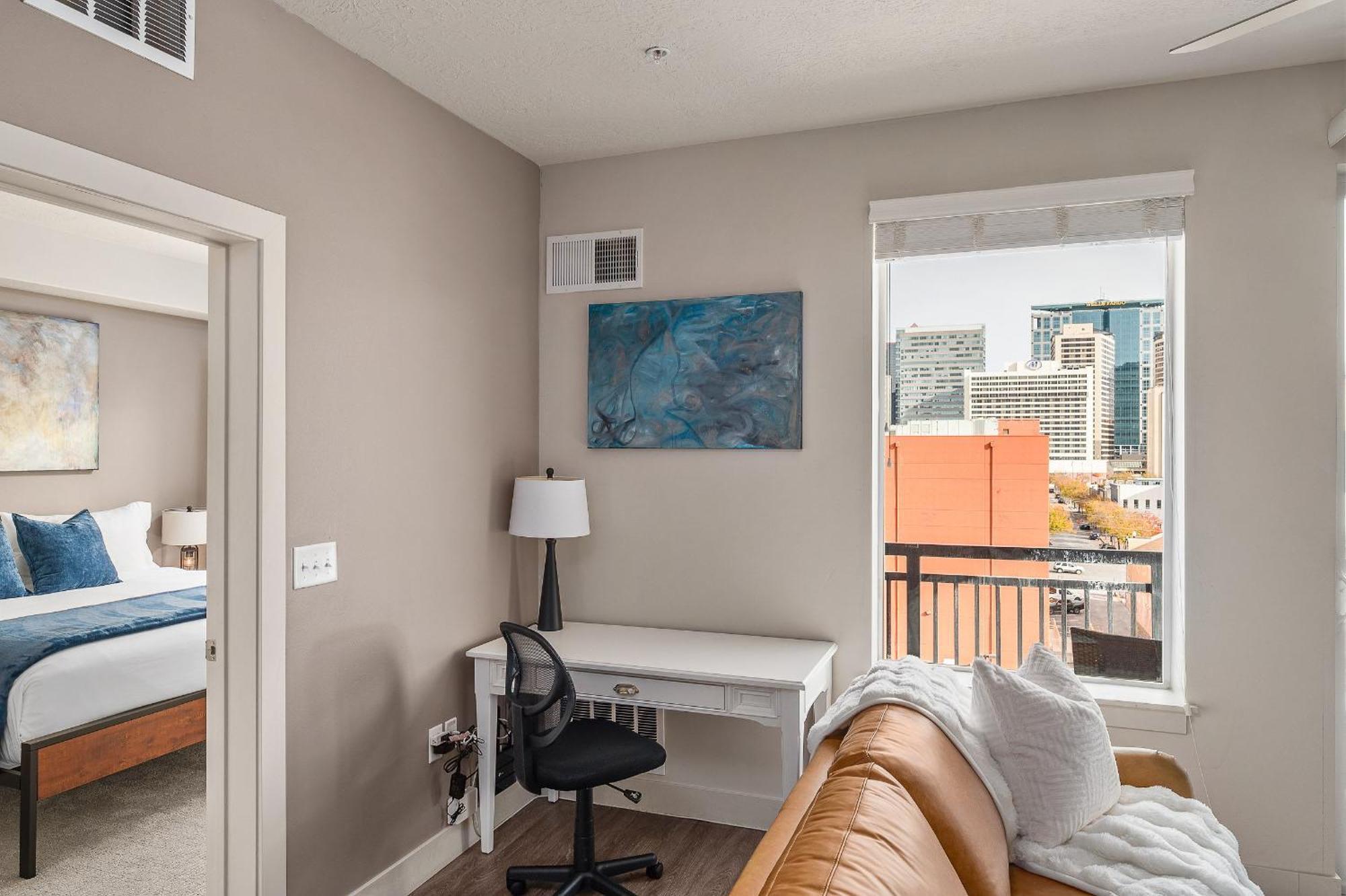 Stunning 1bd Pool, Htub, Gym Near Convention Centre *
