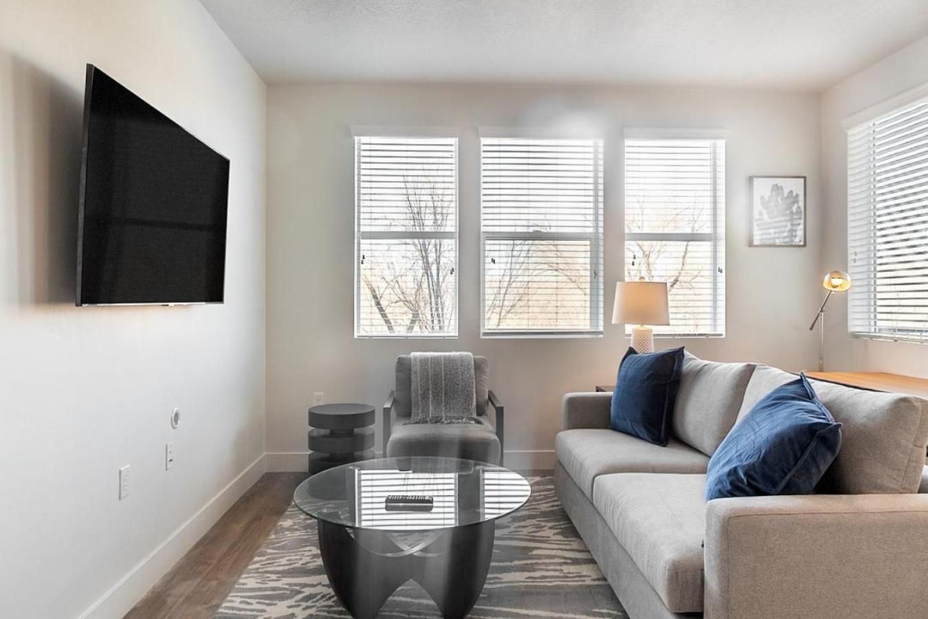 Landing At Via - 1 Bedroom In Downtown South Salt Apartment