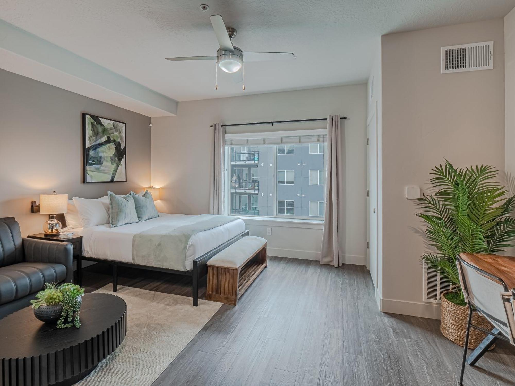 Convention Ctr Studio-designer-spa,pool,gym,parking Apartment