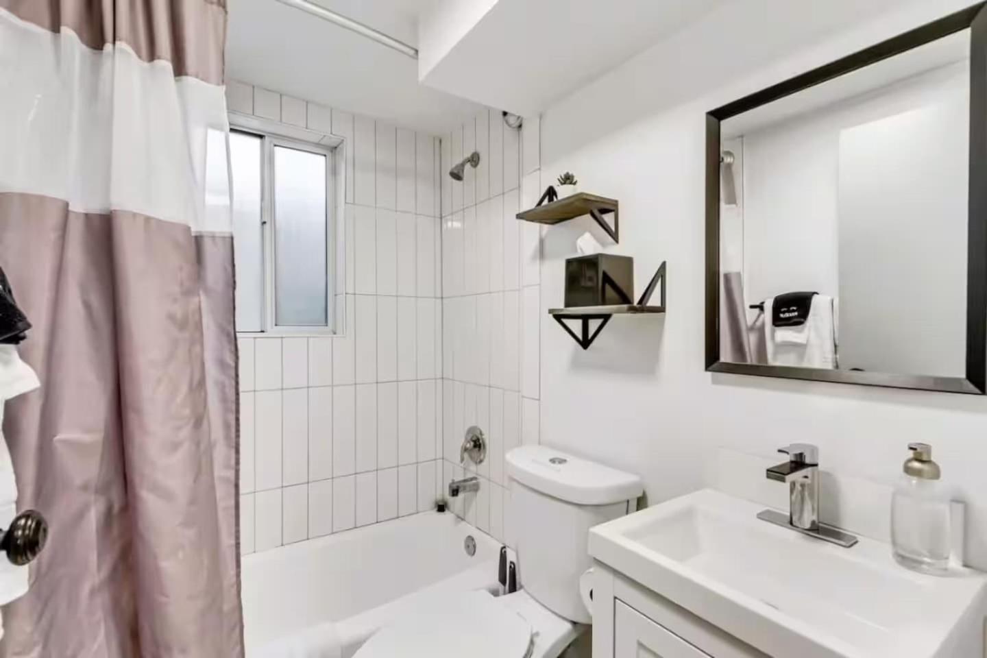 Charming 2br Close To Slc Apartment *