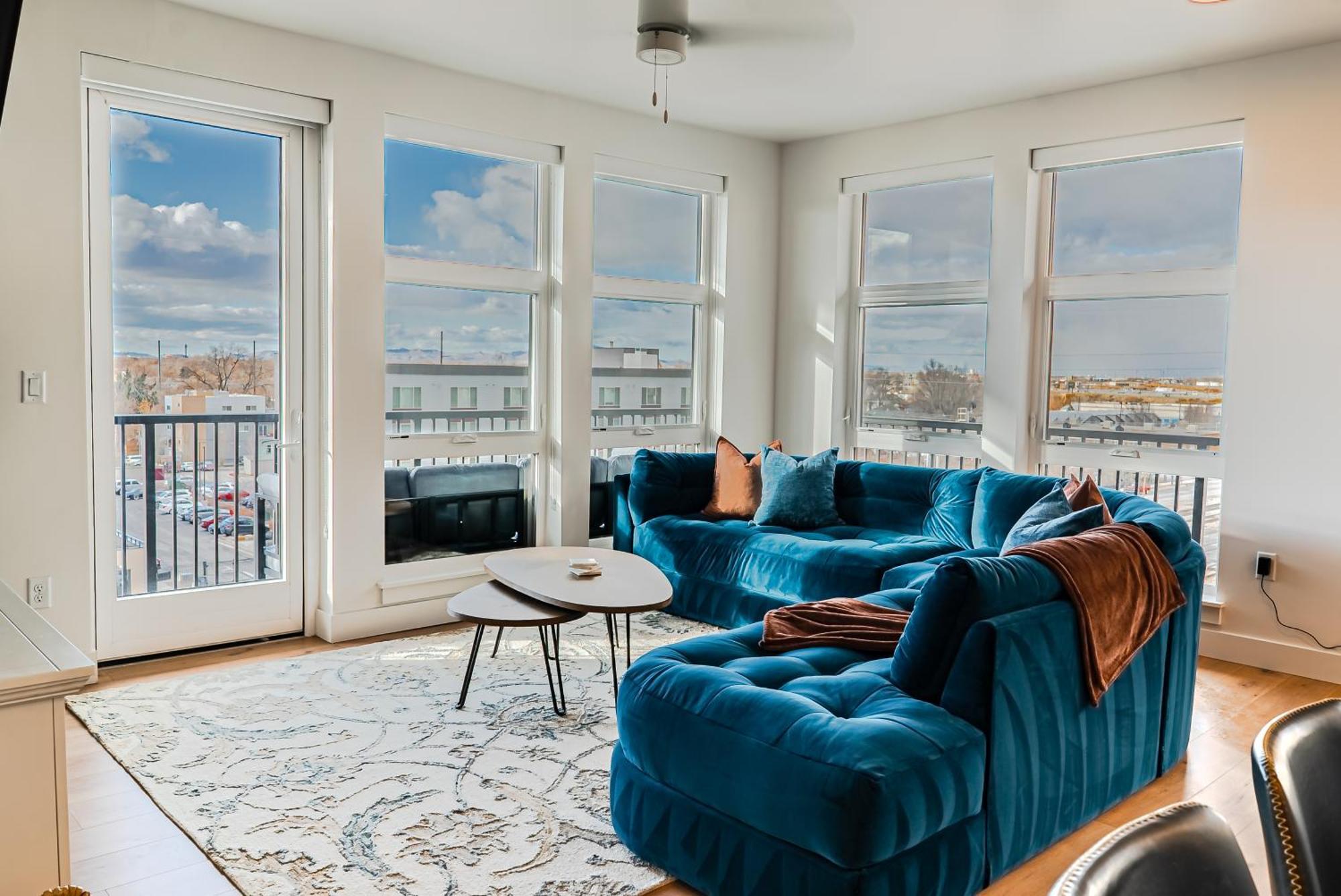 Designer New 2bd 2ba Pool,htub,gym,bowling Apartment *