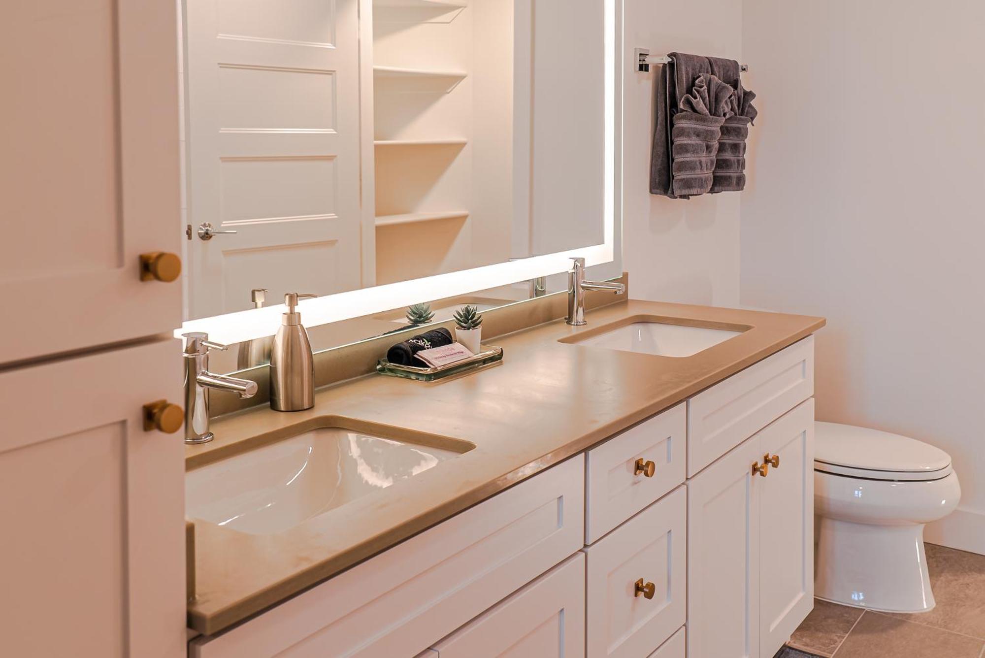 Designer New 2bd 2ba Pool,htub,gym,bowling Salt Lake City